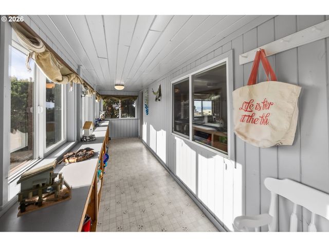 88426 2ND Ave, Florence, OR 97439