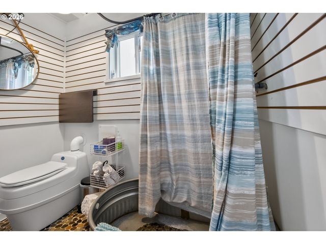 88426 2ND Ave, Florence, OR 97439