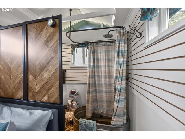 88426 2ND Ave, Florence, OR 97439