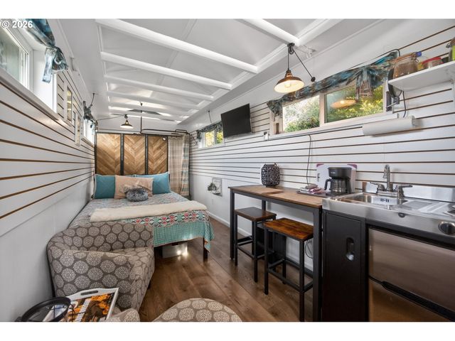 88426 2ND Ave, Florence, OR 97439