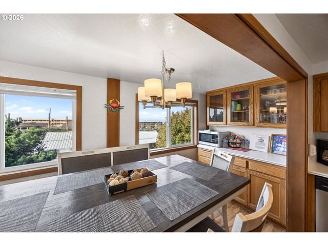 88426 2ND Ave, Florence, OR 97439