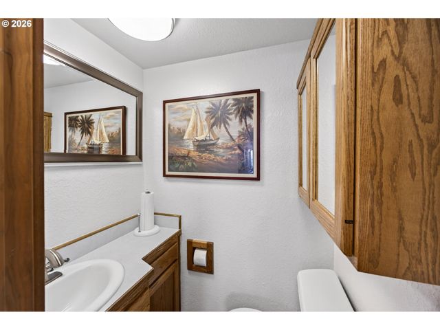 88426 2ND Ave, Florence, OR 97439