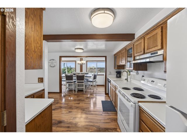 88426 2ND Ave, Florence, OR 97439