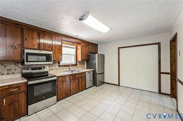 1905 Evanrude Ct, Sandston, VA 23150