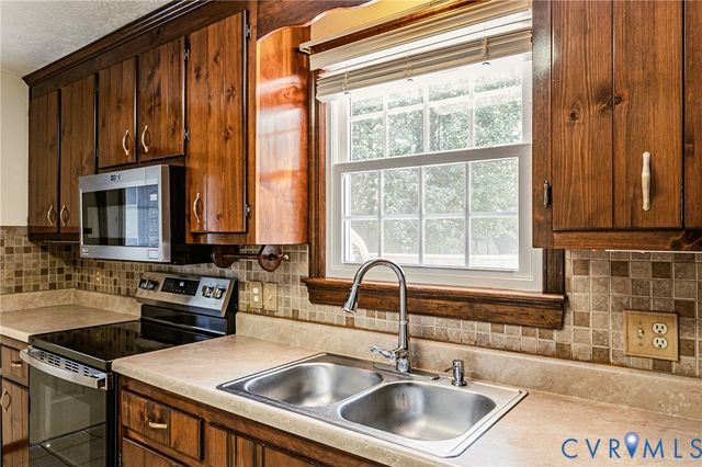 1905 Evanrude Ct, Sandston, VA 23150