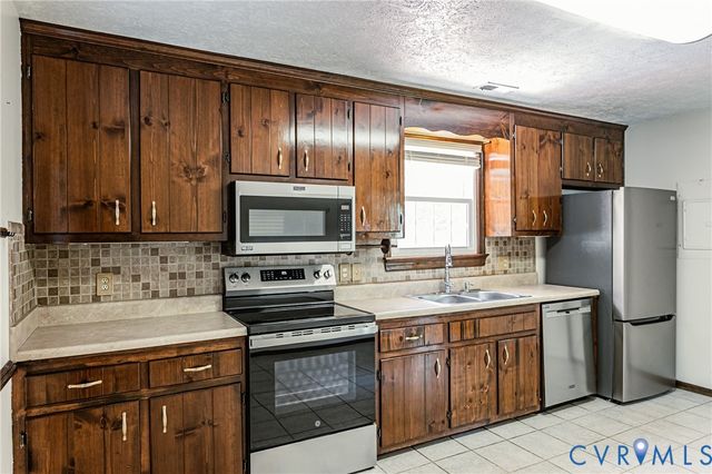 1905 Evanrude Ct, Sandston, VA 23150