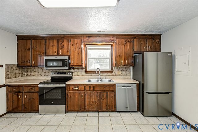 1905 Evanrude Ct, Sandston, VA 23150