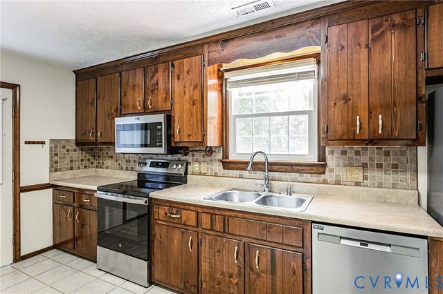 1905 Evanrude Ct, Sandston, VA 23150