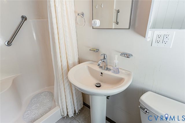 1905 Evanrude Ct, Sandston, VA 23150