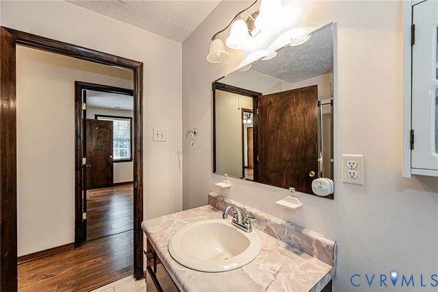 1905 Evanrude Ct, Sandston, VA 23150