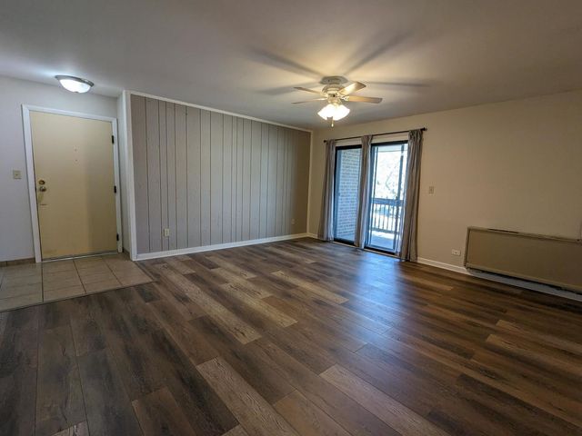 565 Somerset Lane 7, Crystal Lake, IL 60014