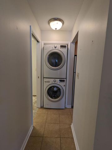 565 Somerset Lane 7, Crystal Lake, IL 60014