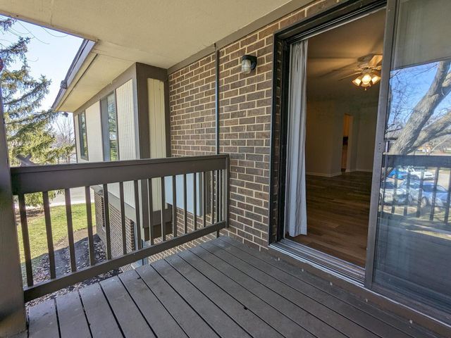 565 Somerset Lane 7, Crystal Lake, IL 60014