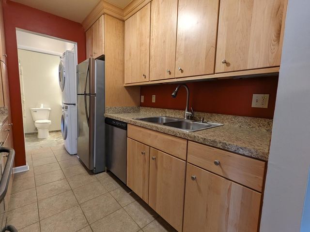 565 Somerset Lane 7, Crystal Lake, IL 60014
