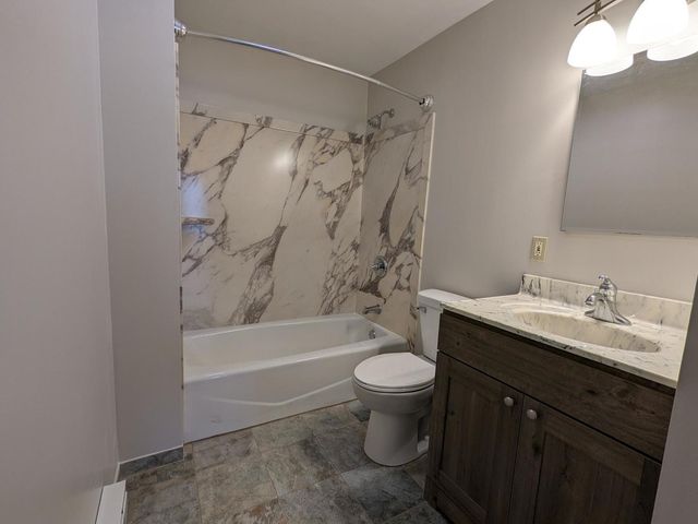 565 Somerset Lane 7, Crystal Lake, IL 60014