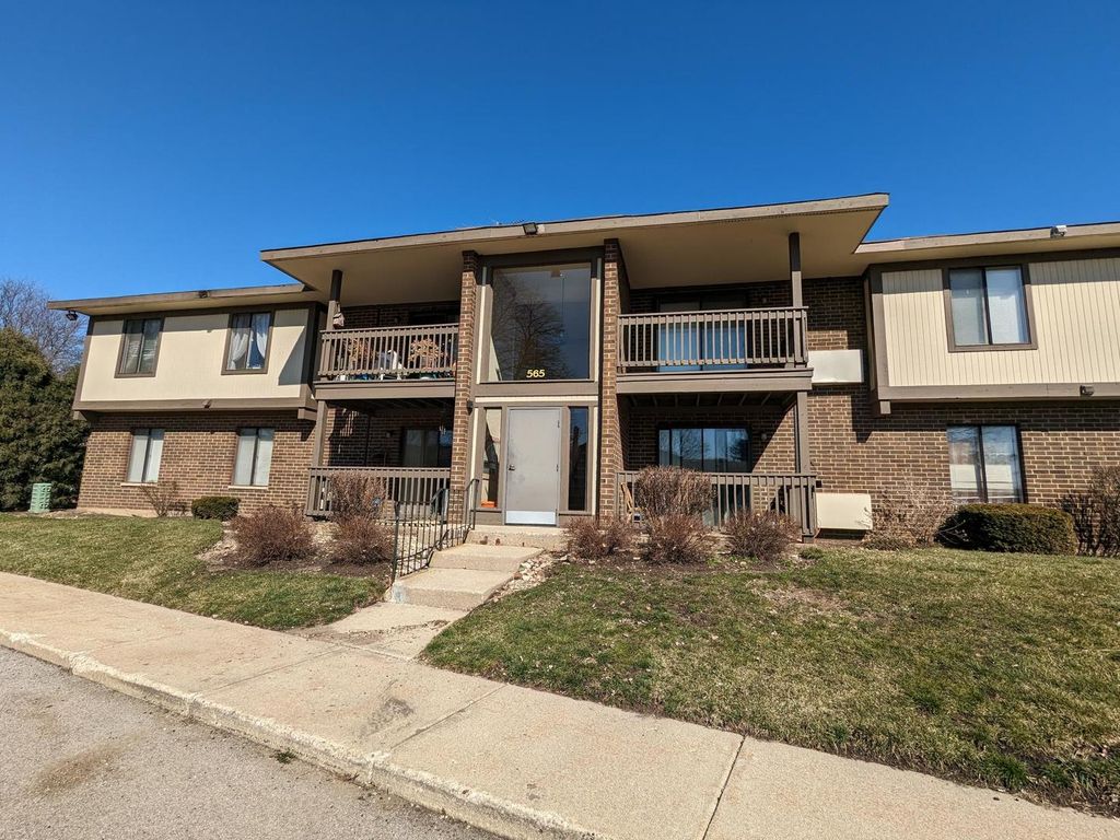 565 Somerset Lane 7, Crystal Lake, IL 60014