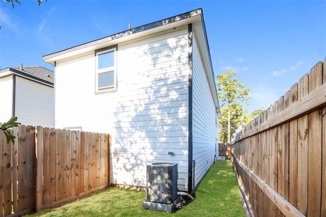 7934 Way Street A, Houston, TX 77028