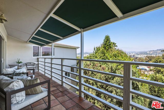 2525 Ivanhoe Drive, Los Angeles, CA 90039