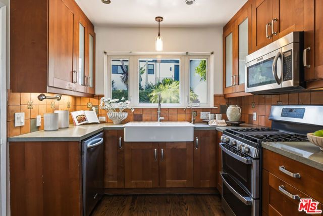 2525 Ivanhoe Drive, Los Angeles, CA 90039