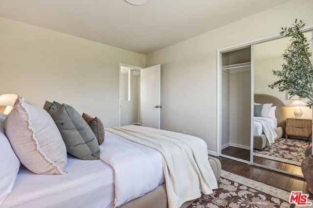 2525 Ivanhoe Drive, Los Angeles, CA 90039
