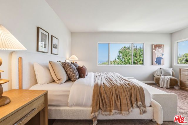 2525 Ivanhoe Drive, Los Angeles, CA 90039