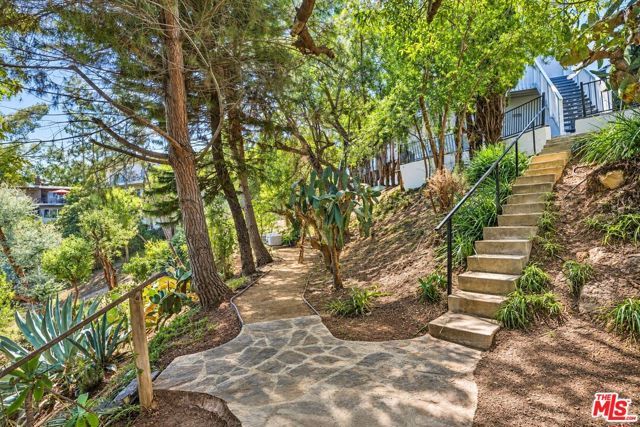 2525 Ivanhoe Drive, Los Angeles, CA 90039
