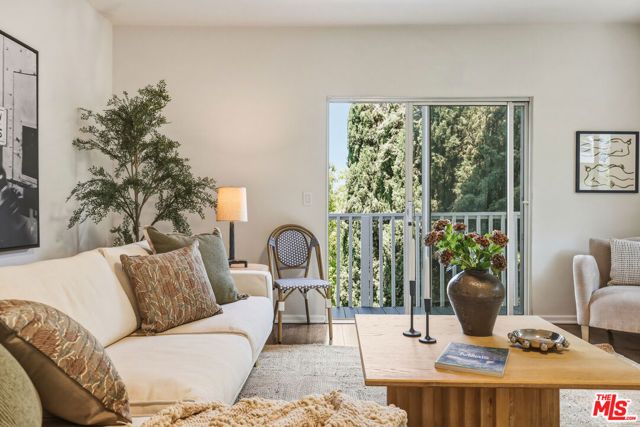 2525 Ivanhoe Drive, Los Angeles, CA 90039