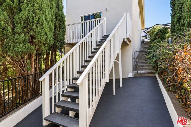 2525 Ivanhoe Drive, Los Angeles, CA 90039