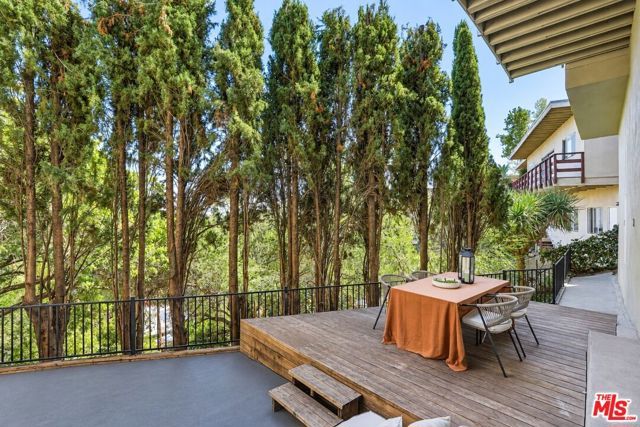 2525 Ivanhoe Drive, Los Angeles, CA 90039