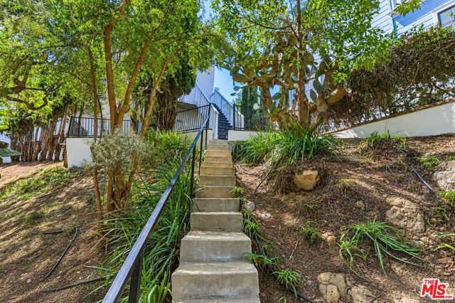 2525 Ivanhoe Drive, Los Angeles, CA 90039