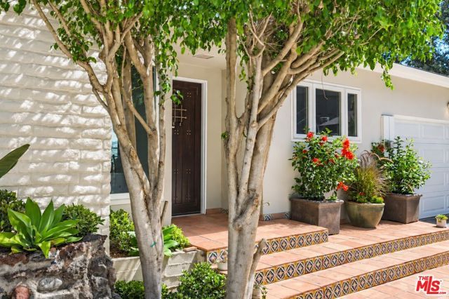 2525 Ivanhoe Drive, Los Angeles, CA 90039
