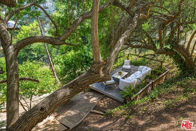 2525 Ivanhoe Drive, Los Angeles, CA 90039
