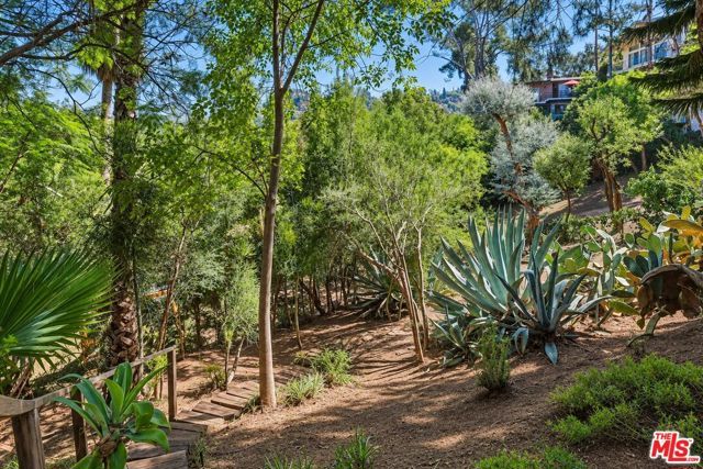 2525 Ivanhoe Drive, Los Angeles, CA 90039