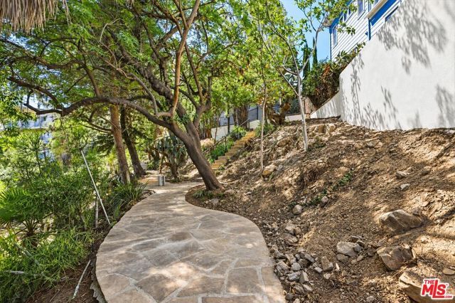2525 Ivanhoe Drive, Los Angeles, CA 90039