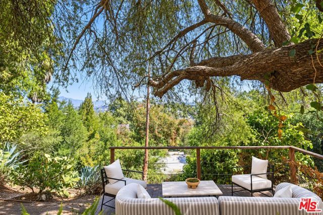 2525 Ivanhoe Drive, Los Angeles, CA 90039