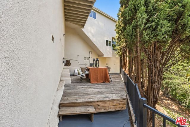 2525 Ivanhoe Drive, Los Angeles, CA 90039