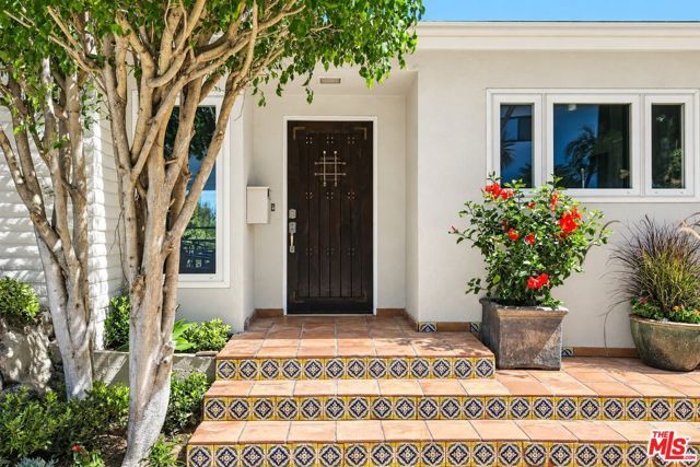 2525 Ivanhoe Drive, Los Angeles, CA 90039