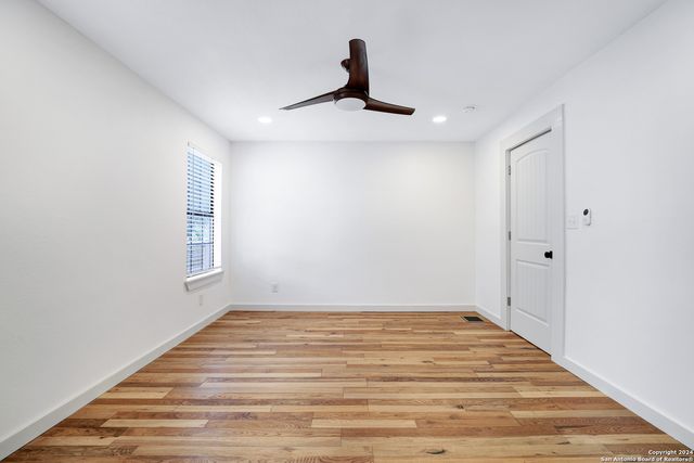 1613 N OLIVE ST, San Antonio, TX 78208