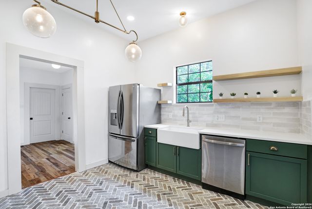 1613 N OLIVE ST, San Antonio, TX 78208