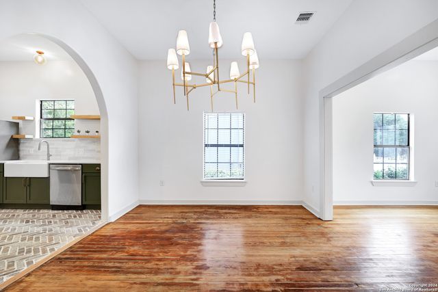 1613 N OLIVE ST, San Antonio, TX 78208
