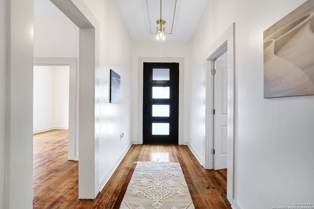 1613 N OLIVE ST, San Antonio, TX 78208