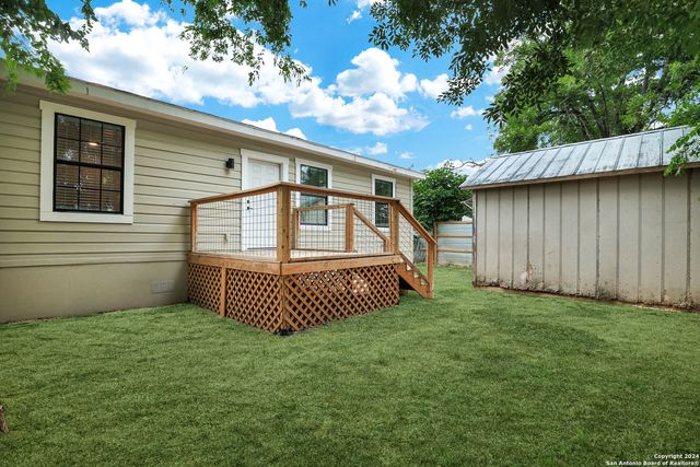 1613 N OLIVE ST, San Antonio, TX 78208