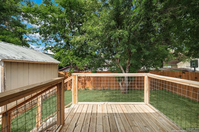 1613 N OLIVE ST, San Antonio, TX 78208