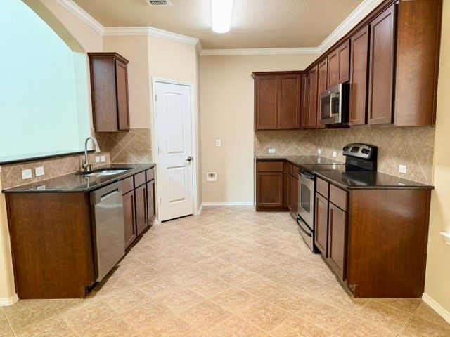 8920 Eastwood Avenue, Cross Roads, TX 76227