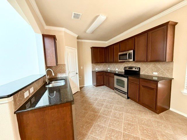 8920 Eastwood Avenue, Cross Roads, TX 76227