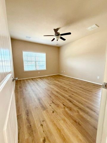 8920 Eastwood Avenue, Cross Roads, TX 76227