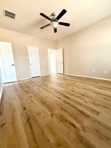 8920 Eastwood Avenue, Cross Roads, TX 76227