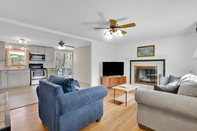202 Spikenard Cir, Springfield, MA 01129