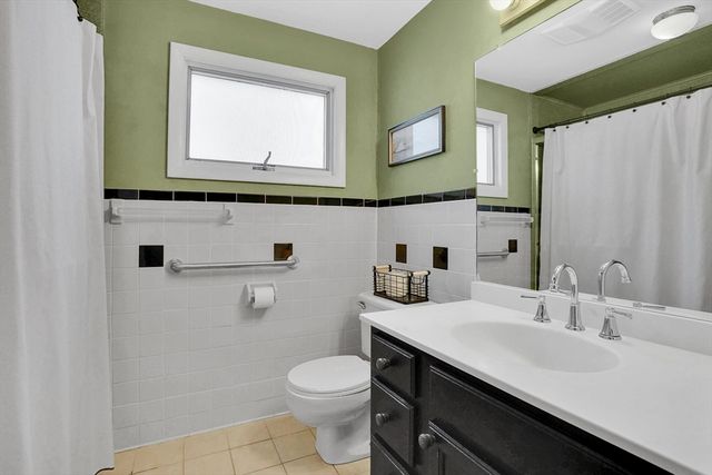 202 Spikenard Cir, Springfield, MA 01129