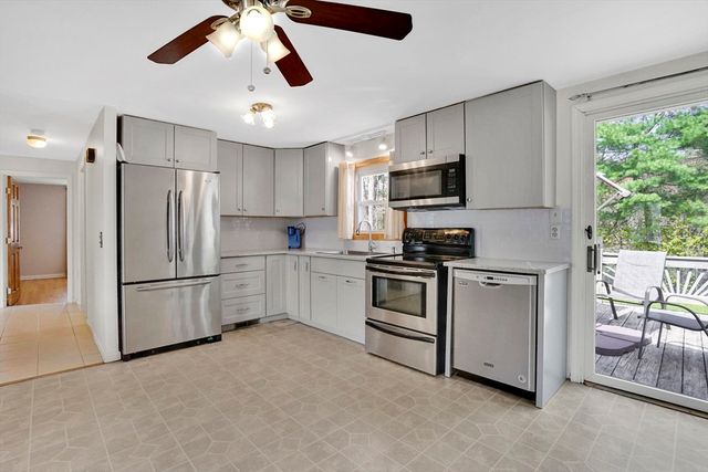 202 Spikenard Cir, Springfield, MA 01129